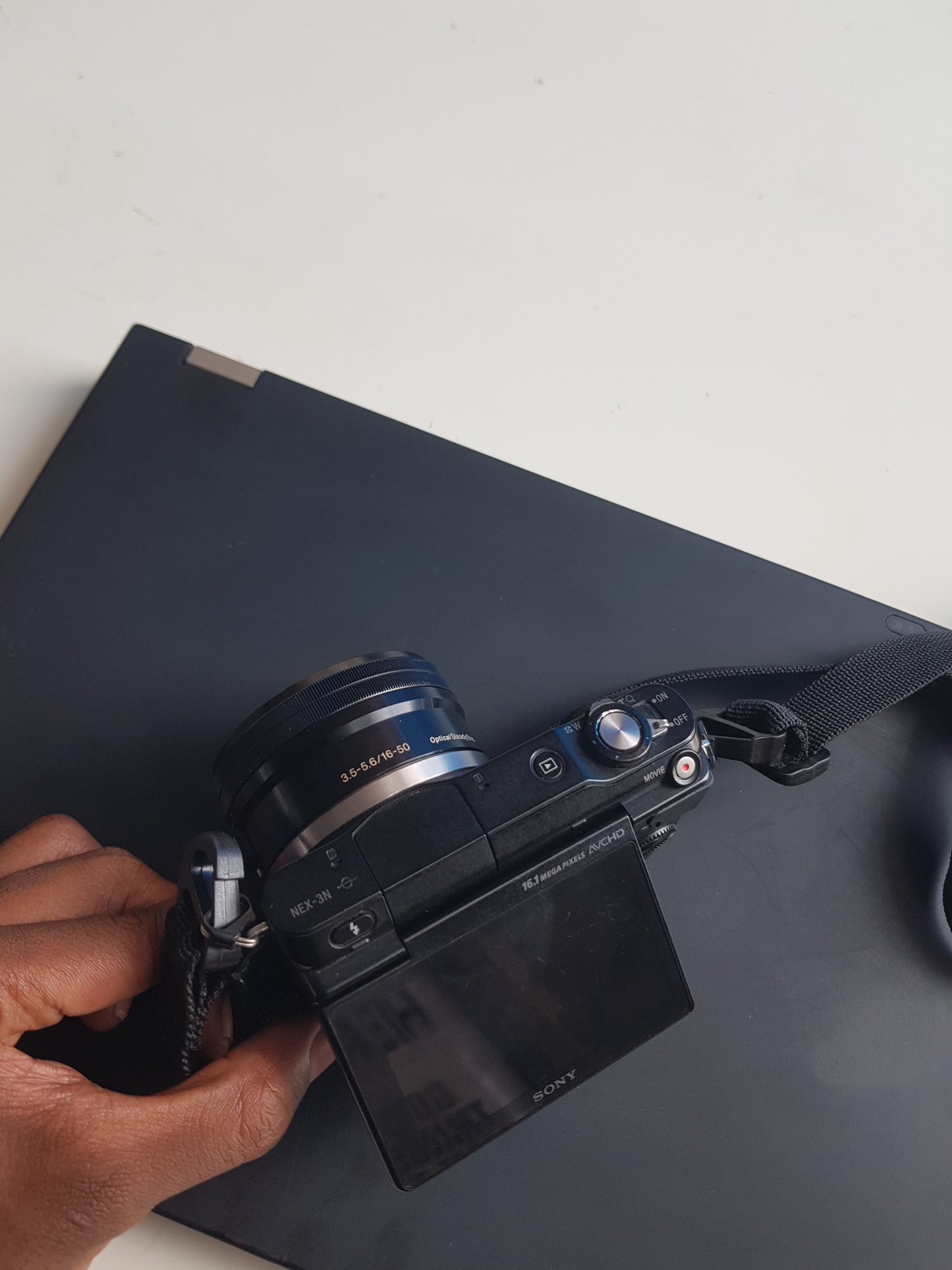 Sony Alpha NEX-3N Mirrorless Camera with 16-50mm Lens