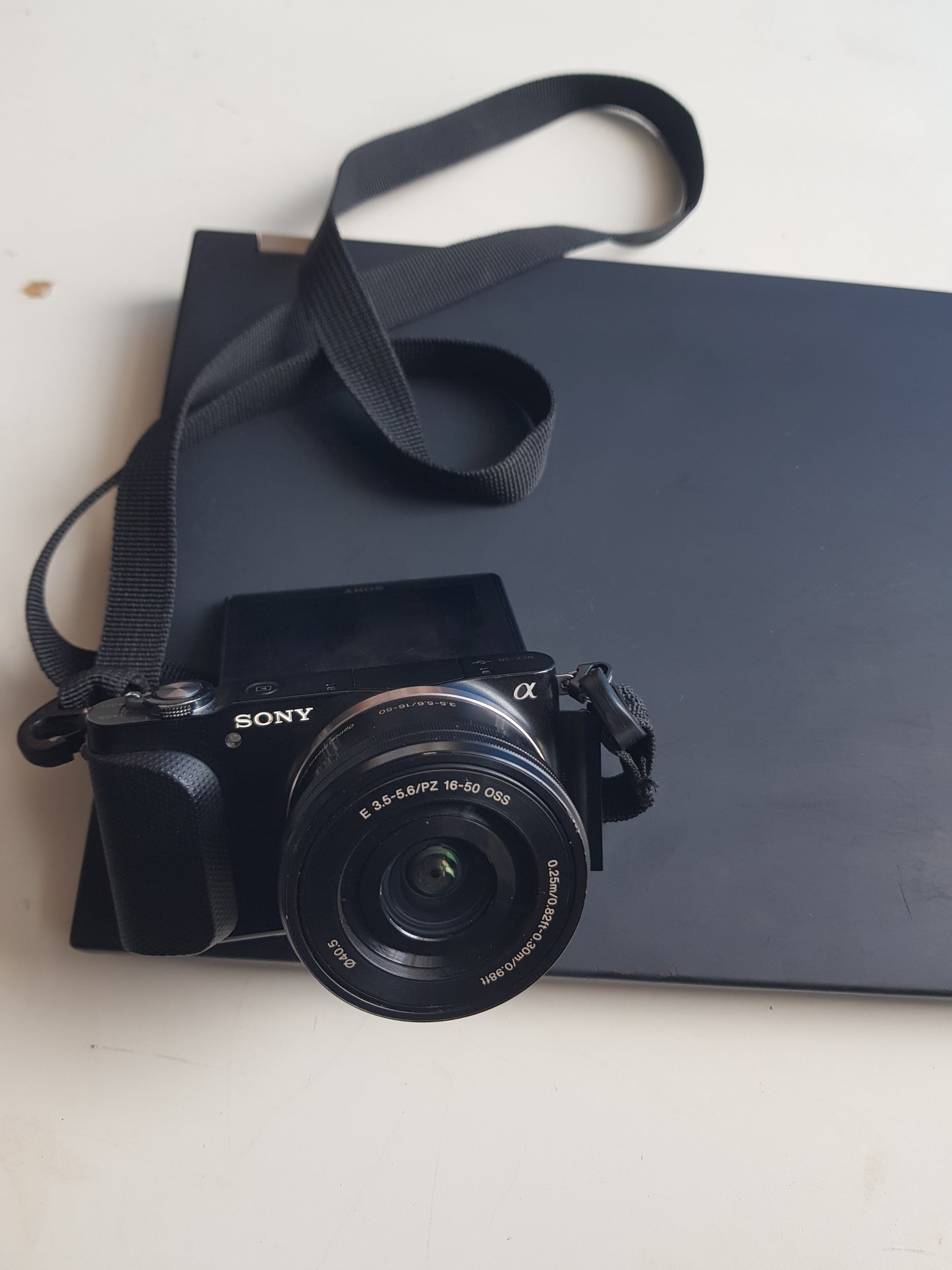 Sony Alpha NEX-3N Mirrorless Camera with 16-50mm Lens