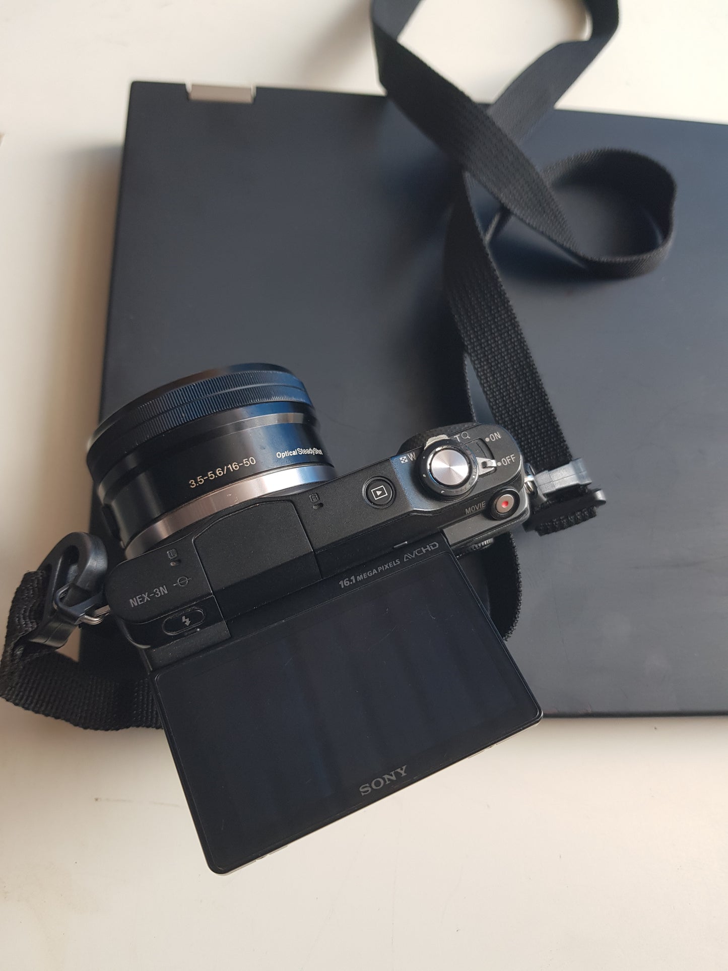 Sony Alpha NEX-3N Mirrorless Camera with 16-50mm Lens