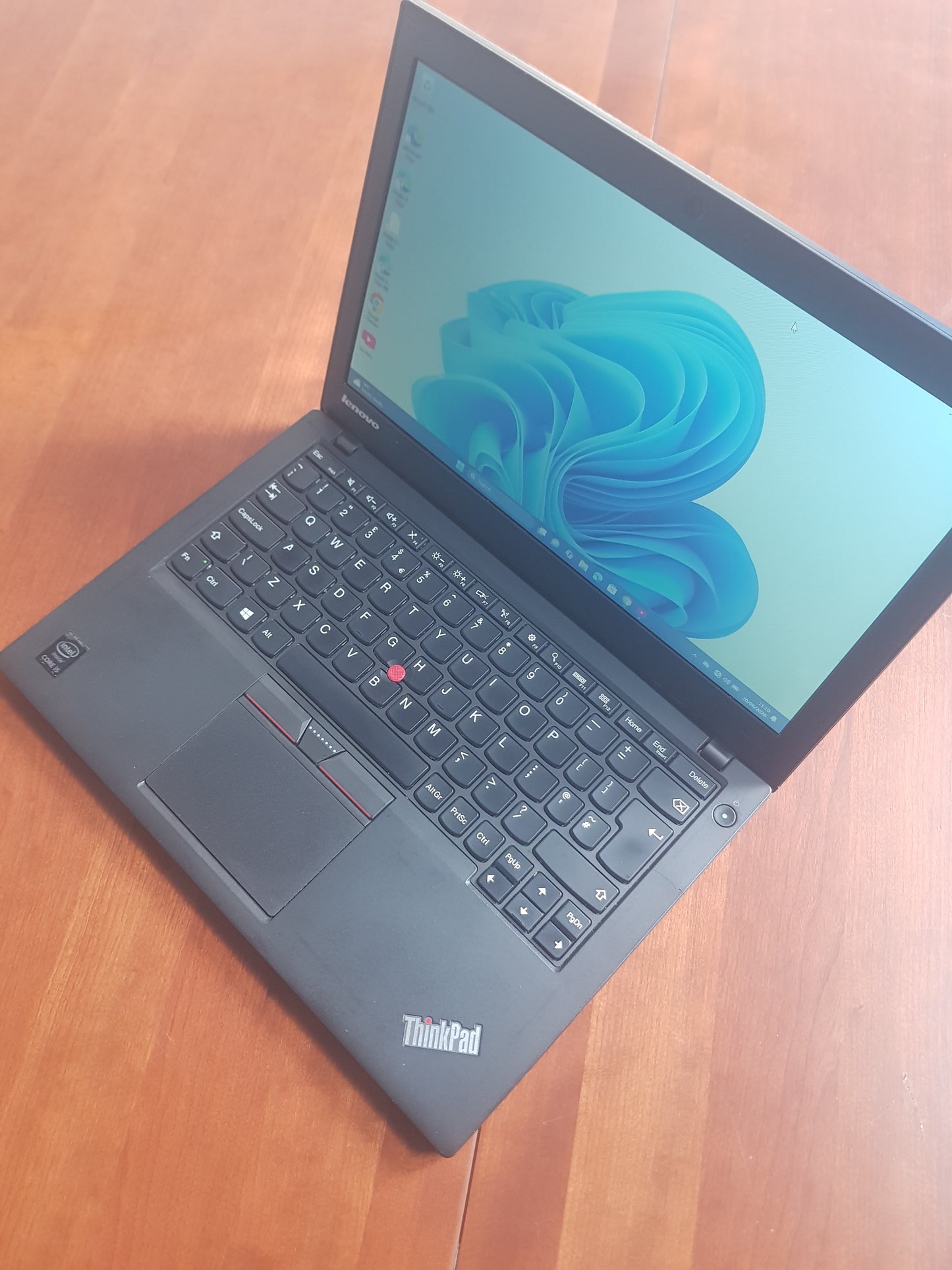Lenovo ThinkPad X250 – Intel Core i5 5th Gen | 8GB RAM | 256GB SSD | Windows 11