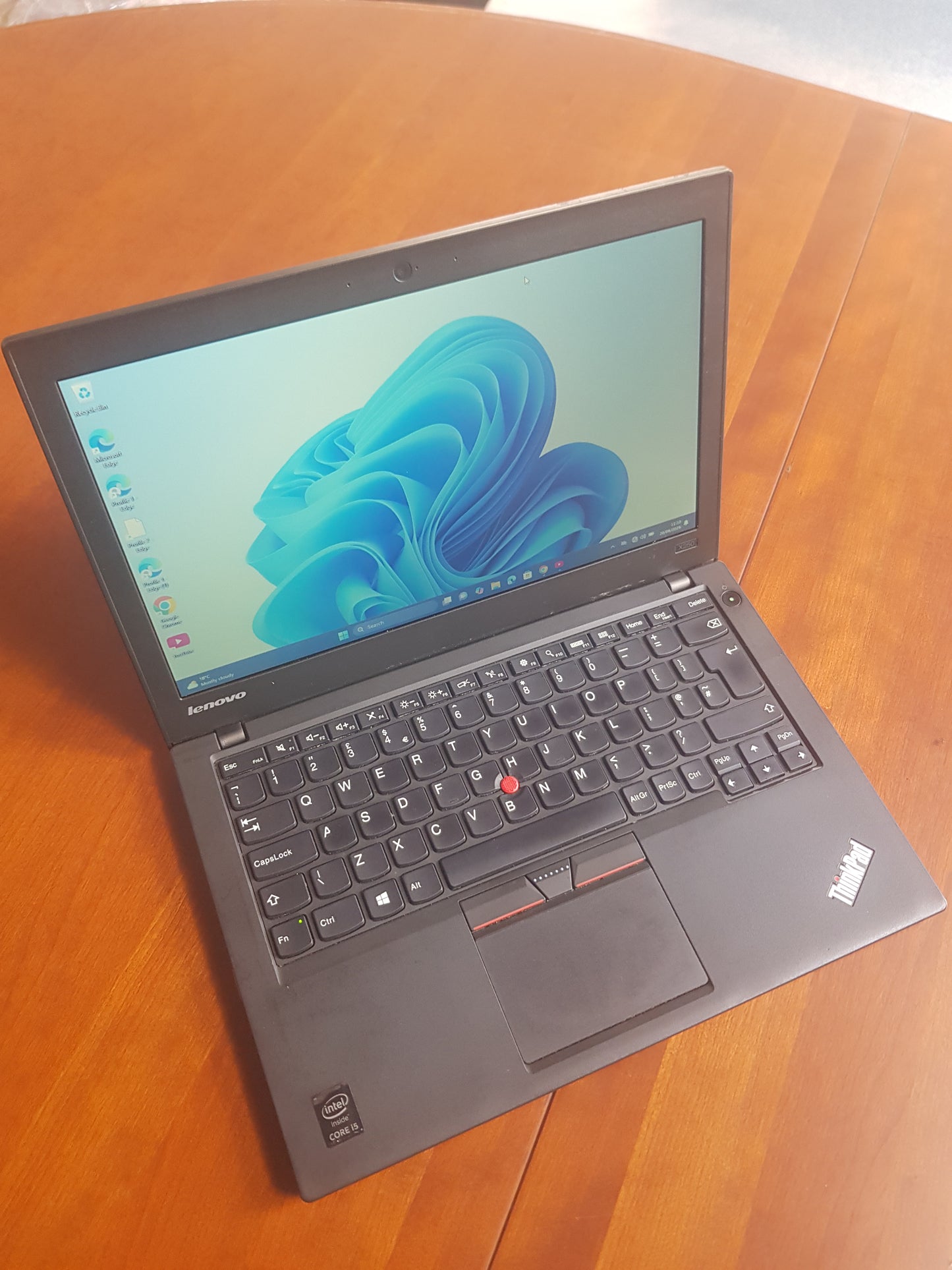 Lenovo ThinkPad X250 – Intel Core i5 5th Gen | 8GB RAM | 256GB SSD | Windows 11