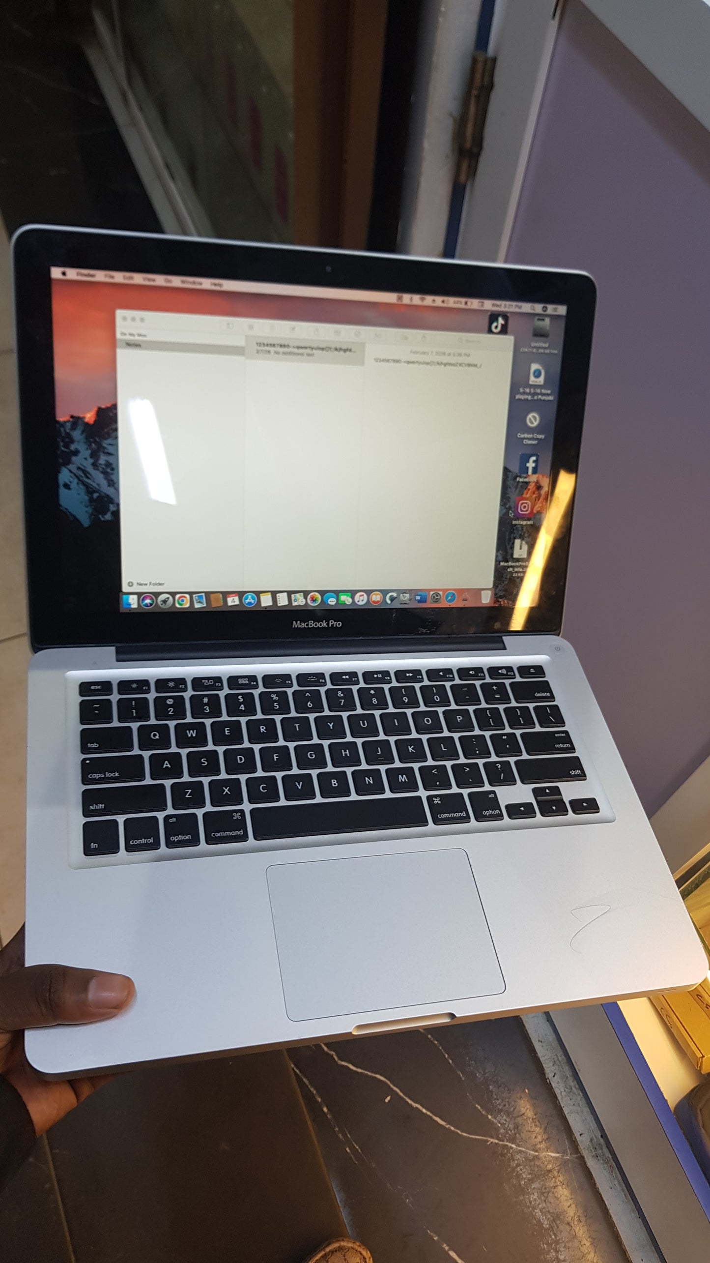 Apple MacBook Air A1466 13.3" Core i5 8GB RAM 256GB SSD 2015