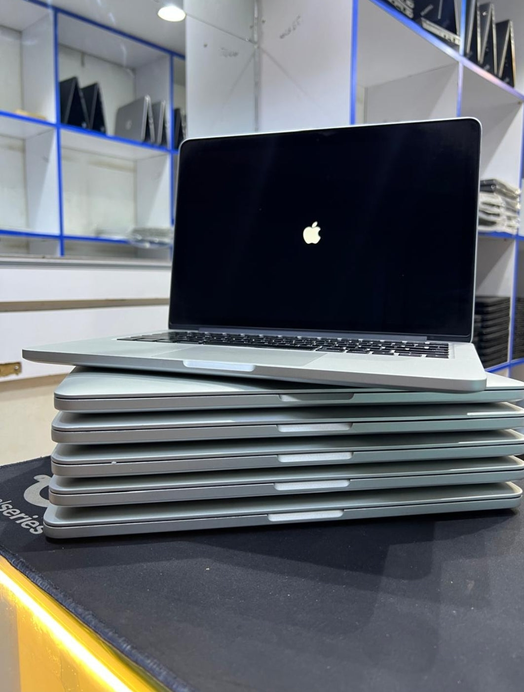 Apple MacBook Air A1466 13.3" Core i5 8GB RAM 256GB SSD 2015